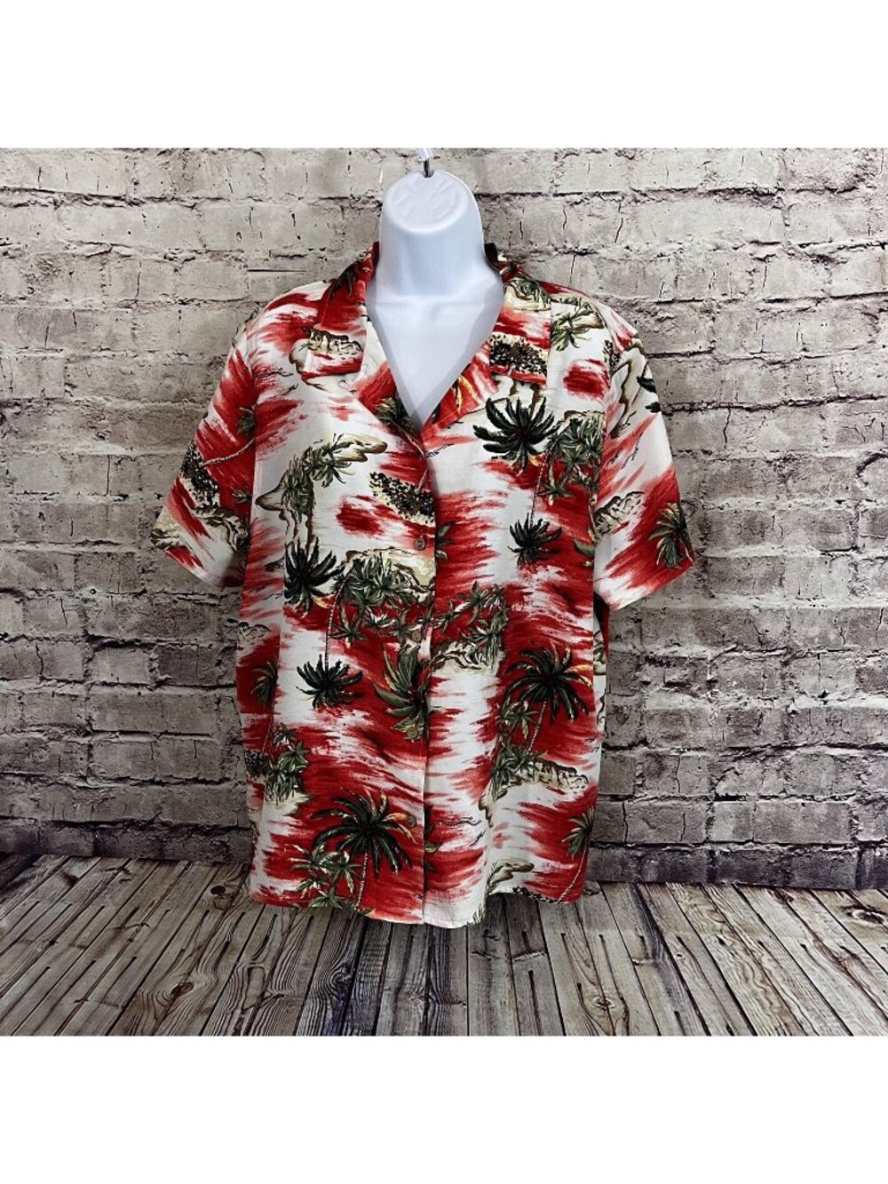Dress Barn Red Green Palm Tree Button Short Sleeve Shirt
